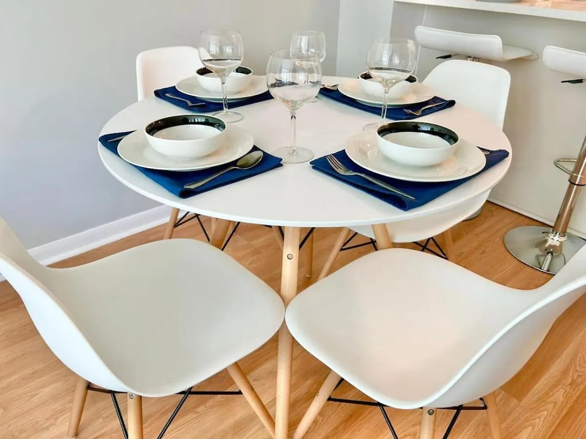 Stylish 1Br Condo With Balcony, Parking In Down Town Toronto Holiday home
