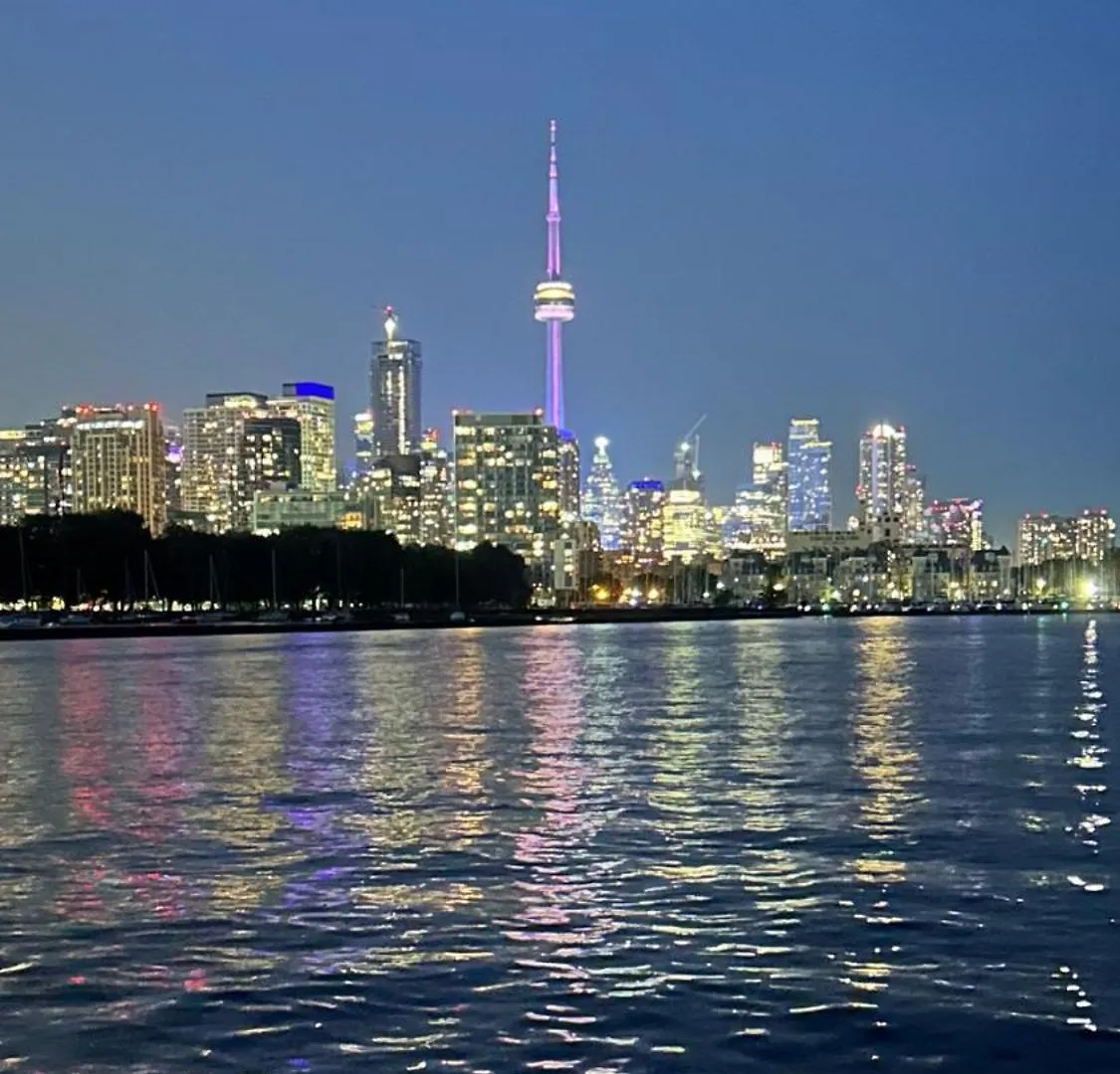 Stylish 1Br Condo With Balcony, Parking In Down Town Toronto Holiday home