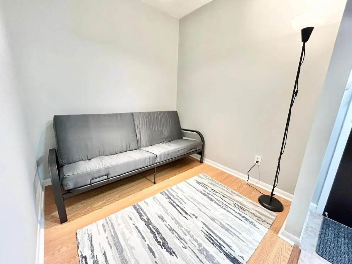 Holiday home Stylish 1Br Condo With Balcony, Parking In Down Town Toronto Canada