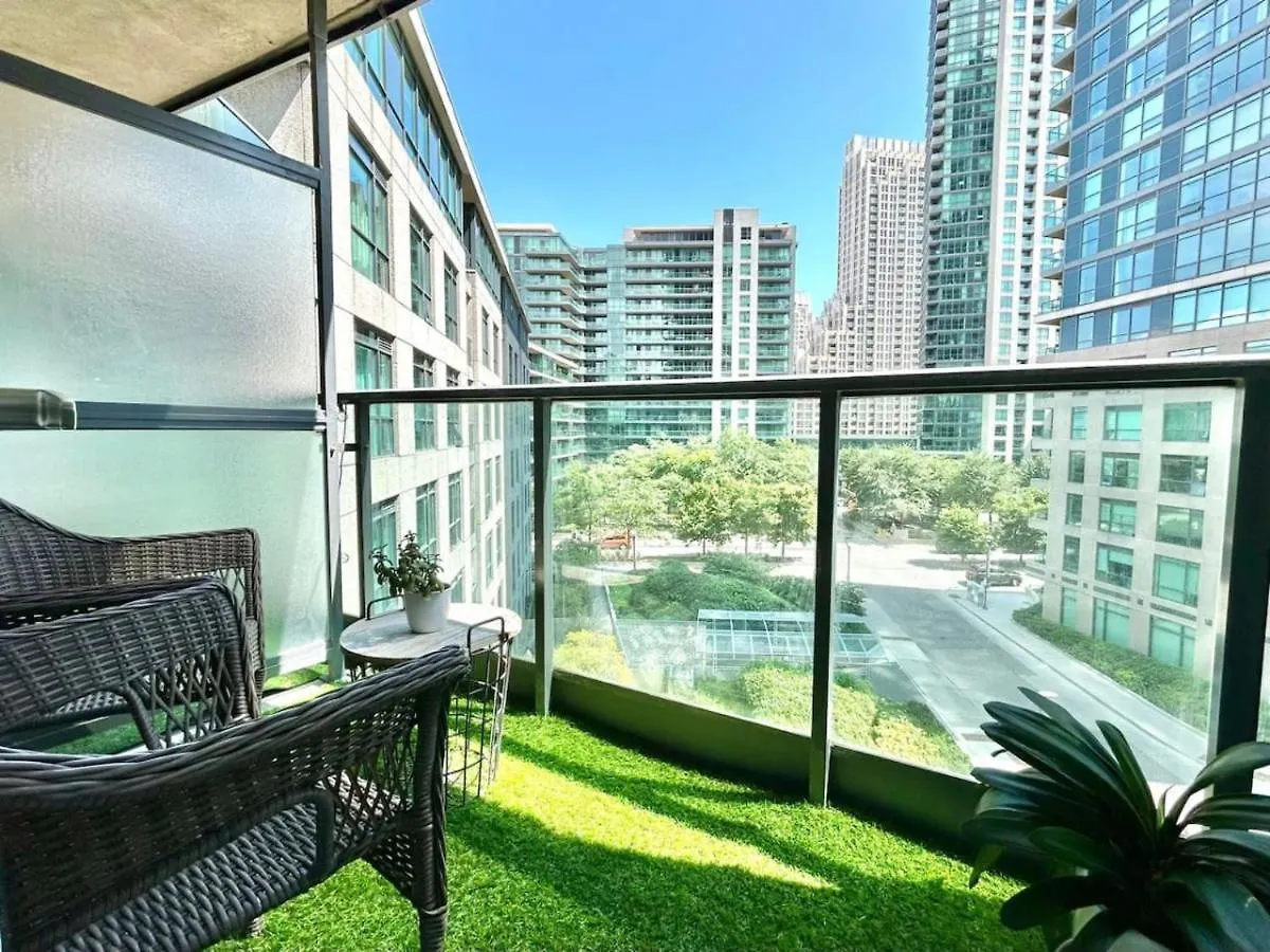 Stylish 1Br Condo With Balcony, Parking In Down Town Toronto