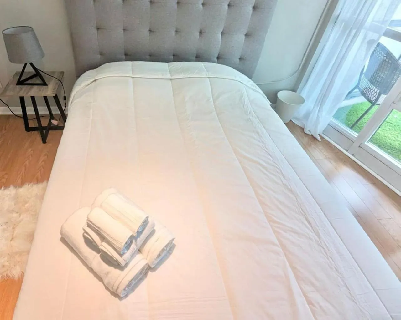 Holiday home Stylish 1Br Condo With Balcony, Parking In Down Town Toronto
