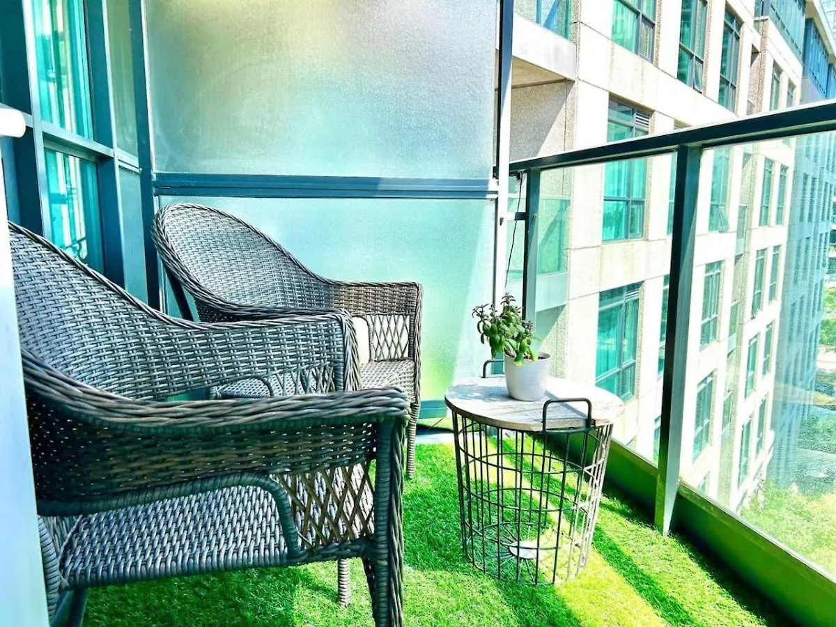 Stylish 1Br Condo With Balcony, Parking In Down Town Toronto