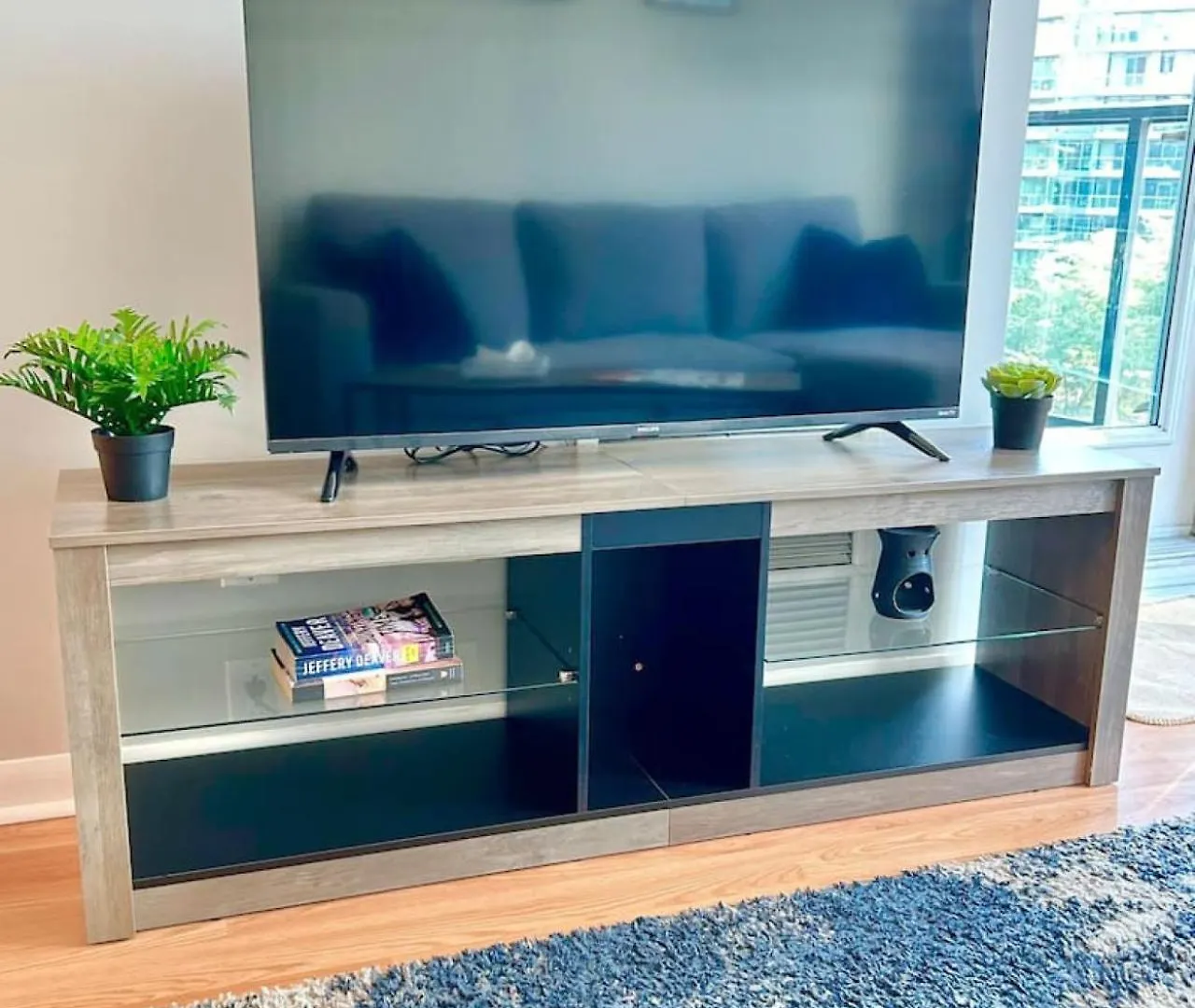Holiday home Stylish 1Br Condo With Balcony, Parking In Down Town Toronto Canada