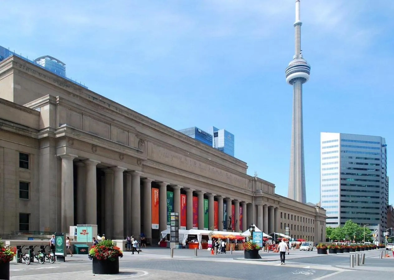 Stylish 1Br Condo With Balcony, Parking In Down Town Toronto Canada