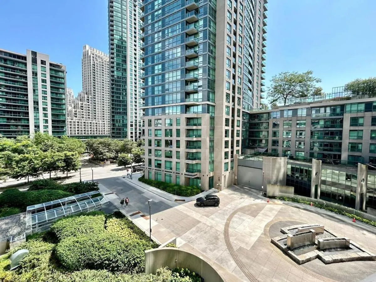 Stylish 1Br Condo With Balcony, Parking In Down Town トロント 別荘