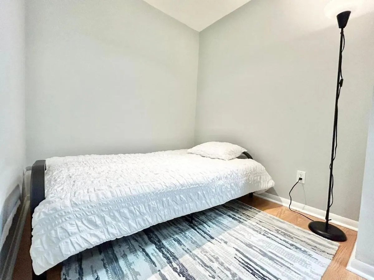 Stylish 1Br Condo With Balcony, Parking In Down Town Toronto 0*,  Canada