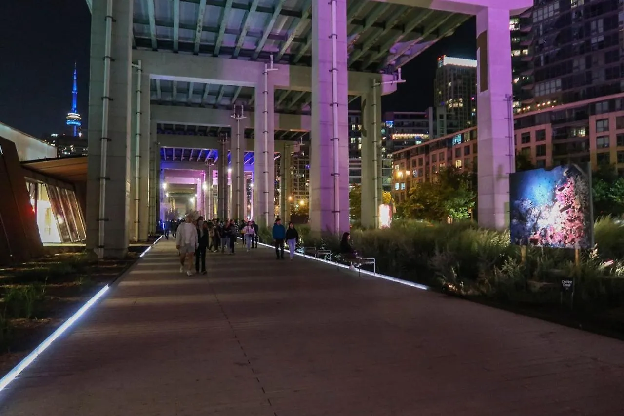 Stylish 1Br Condo With Balcony, Parking In Down Town トロント 0*,  カナダ